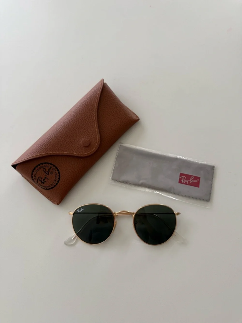 Ray-Ban Gold Frame Sunglasses with Dark Green Lenses - Picture 8 of 8